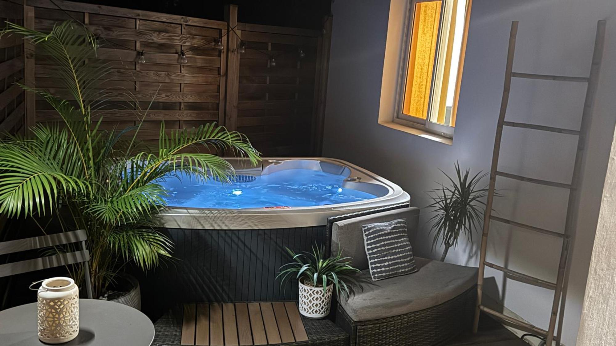 Le Plumeria - T1 Avec Un Spa Privatif Saint-Denis Eksteriør bilde