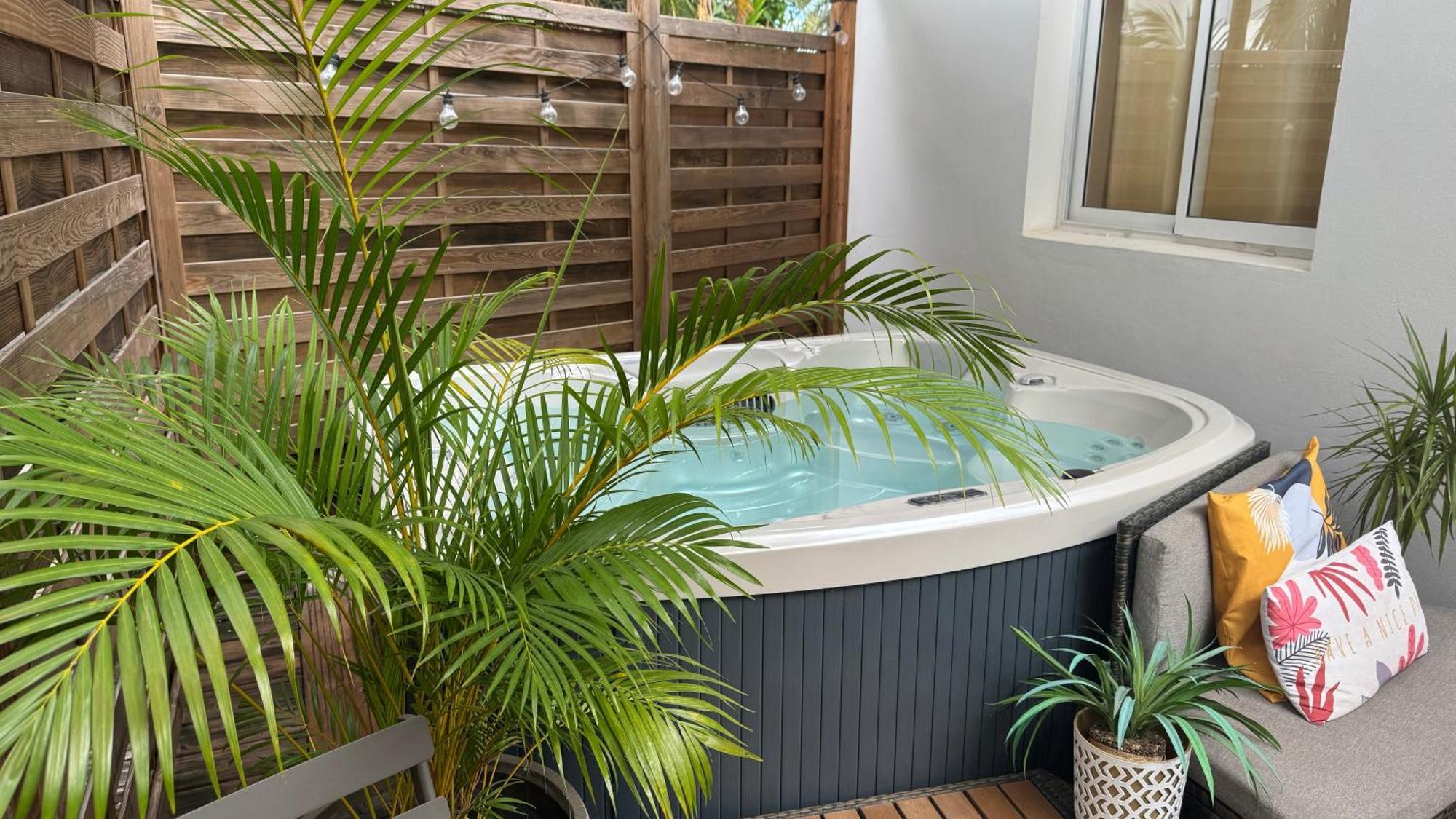 Le Plumeria - T1 Avec Un Spa Privatif Saint-Denis Eksteriør bilde