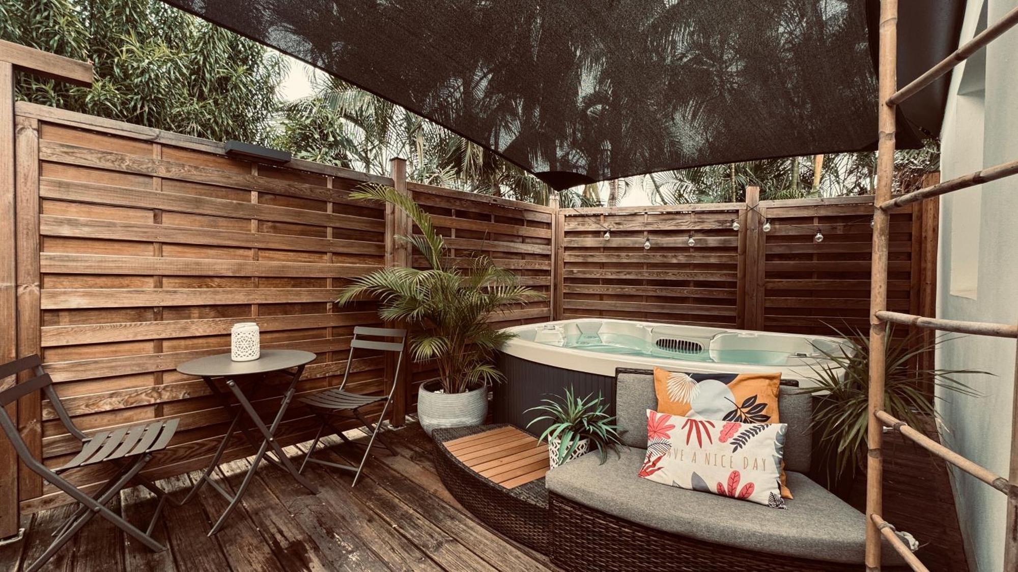 Le Plumeria - T1 Avec Un Spa Privatif Saint-Denis Eksteriør bilde